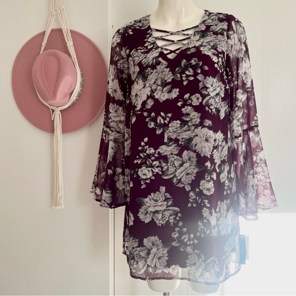 NWT Speechless Burgundy Floral Lattice Shift Dress with Bell Sleeves Small - Picture 2 of 3